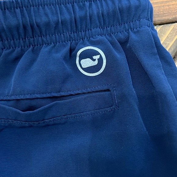 Vineyard vines pull on shorts. - Picture 5 of 5